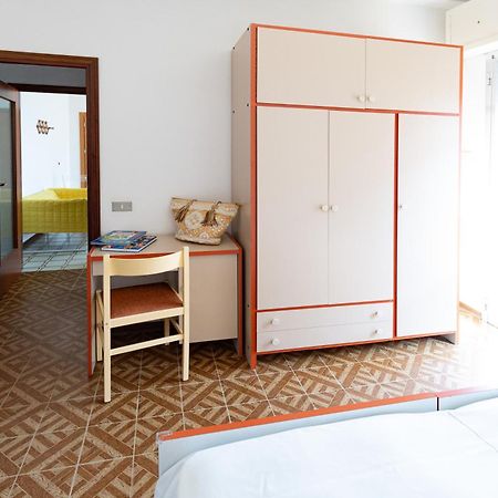 Residence Rainbow Bellaria-Igea Marina Quarto foto